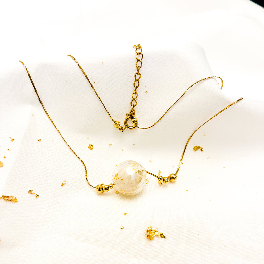 Collier Isis