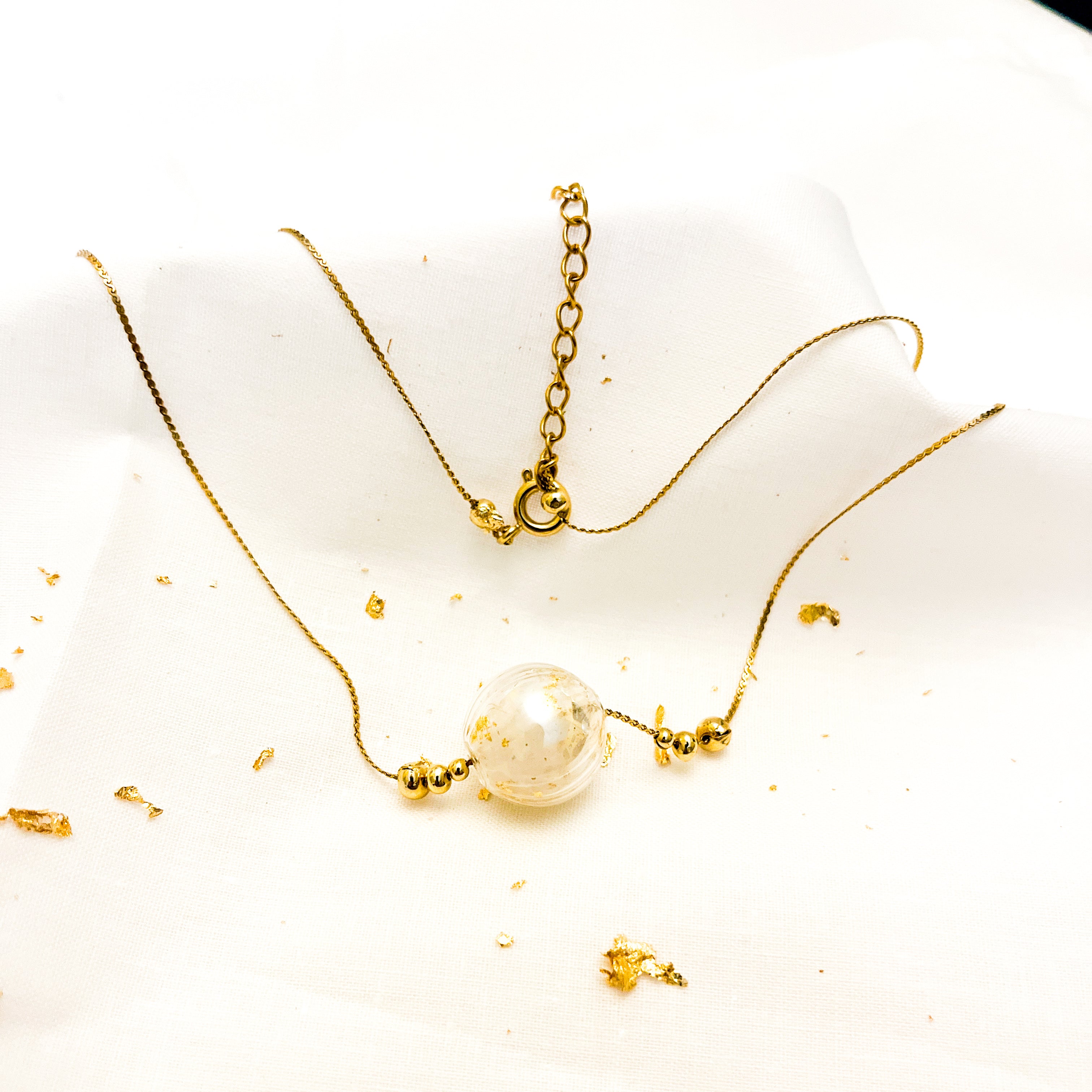 Collier Isis
