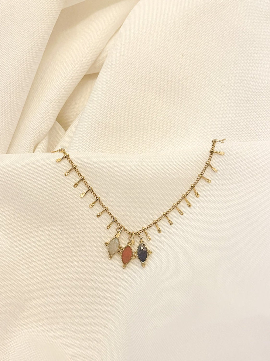 Collier Aello
