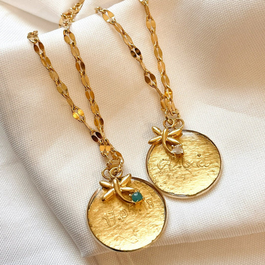 Médaille peinte sur fond or