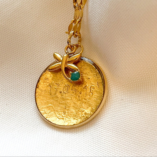 Médaille peinte sur fond or
